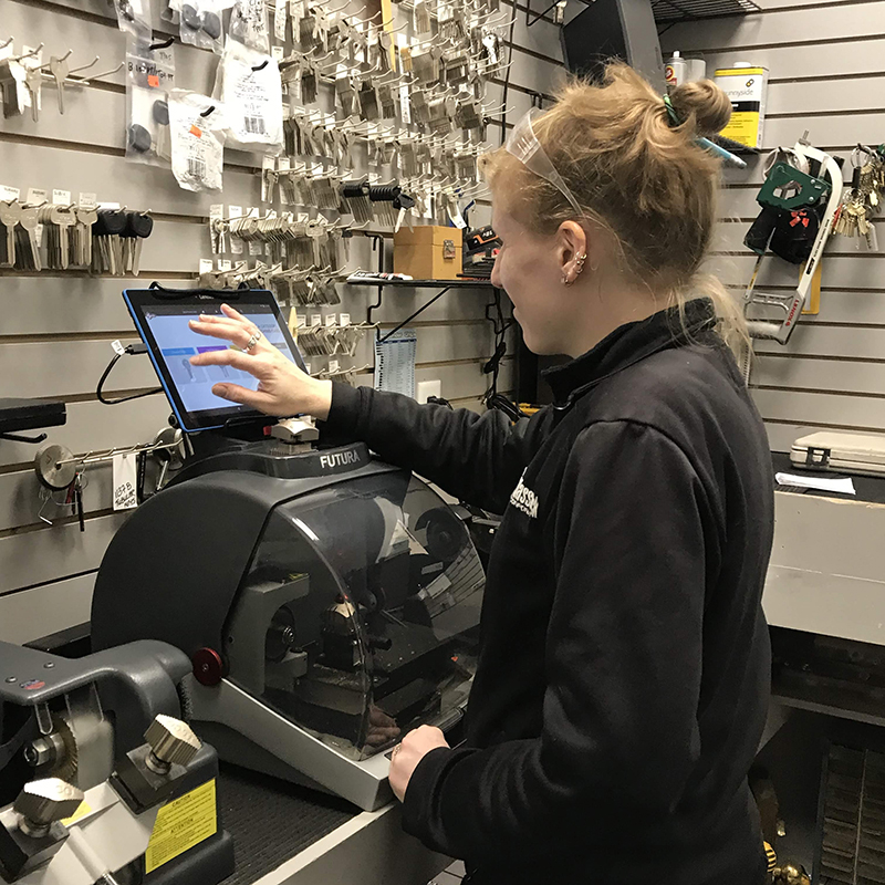 Emily van Heukelom using a key cutting machine