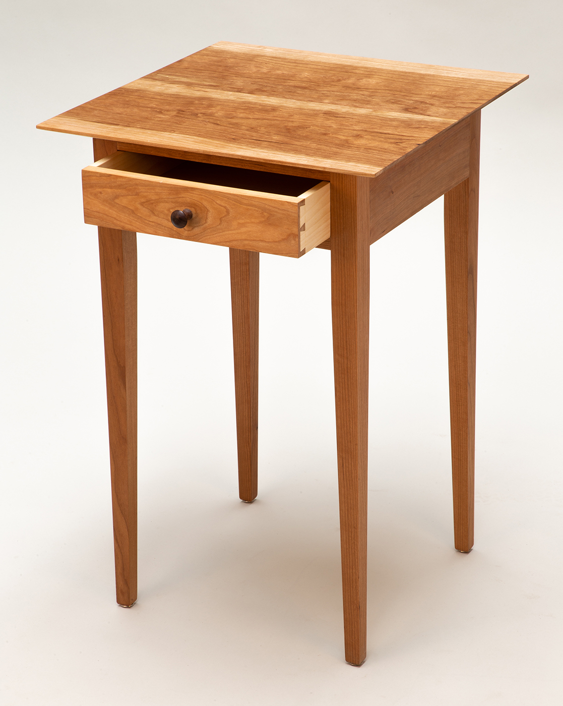 Shaker table by Juliana Heck